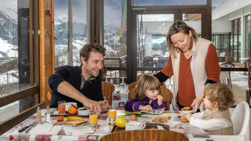 Petit déjeuner en famille VTF Doucy