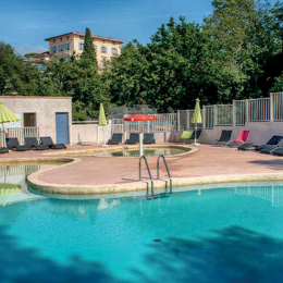 Piscine d'été village vacances