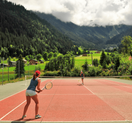 court de tennis en été